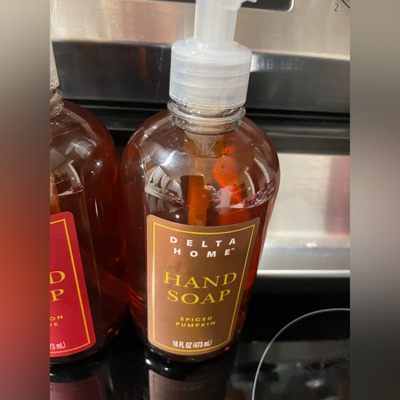 NWT Delta Home Winter Holiday Scented Soap Apple, Cinnamon, Pumpkin etc 16floz - Picture 3 of 5